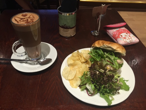 lady-dinahs-cat-emporium-cafe-food